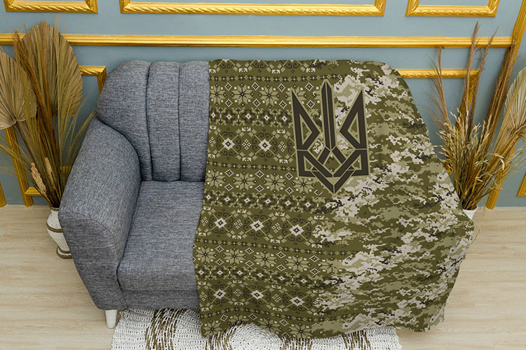 Зла-вишиванка-з-гербом-України