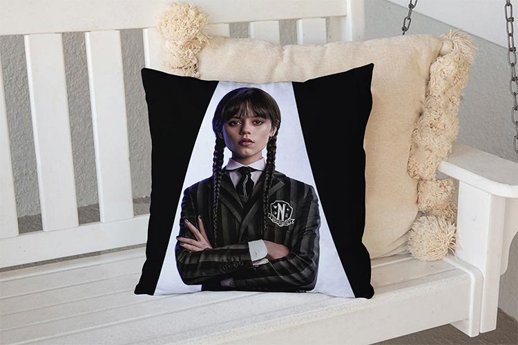 Декоративна подушка «Wednesday1»