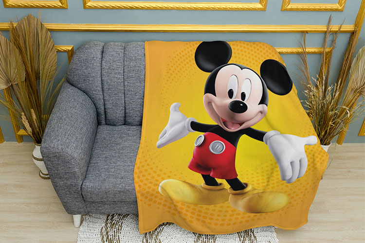 Мікі-Маус-на-жовтому-фоні.-Mickey-Mouse