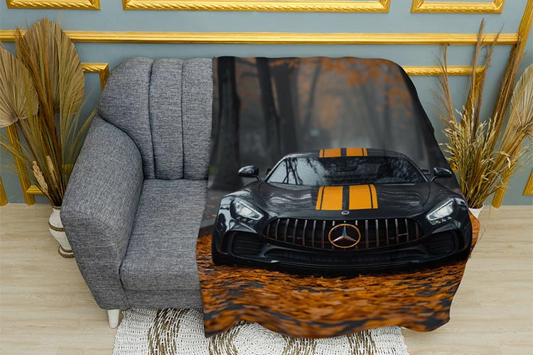 Чорний-Мерседес-з-жовтими-лініями.-Black-Mercedes-with-yellow-lines