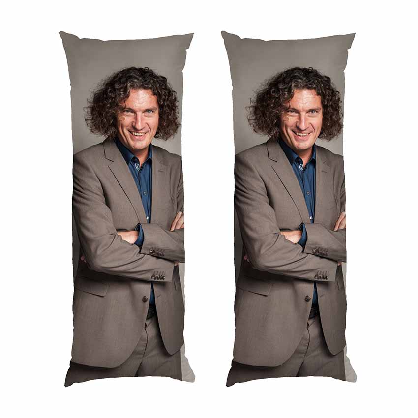 Скрябін посміхається. Skryabin smiles