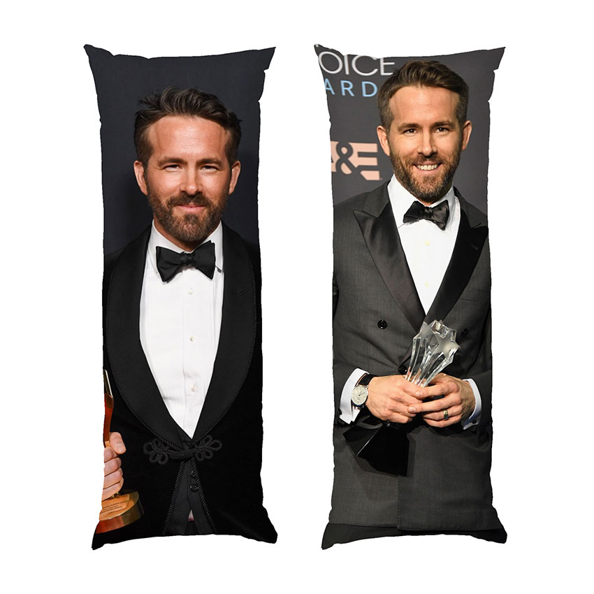 Райан-Рейнольдс-з-нагородою.-Американський-актор.-Ryan-Reynolds-with-a-reward.-American-actor