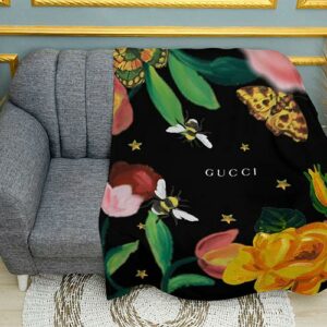 Плед «Гуччі. Лого з квітами. Gucci. Logo with flowers»